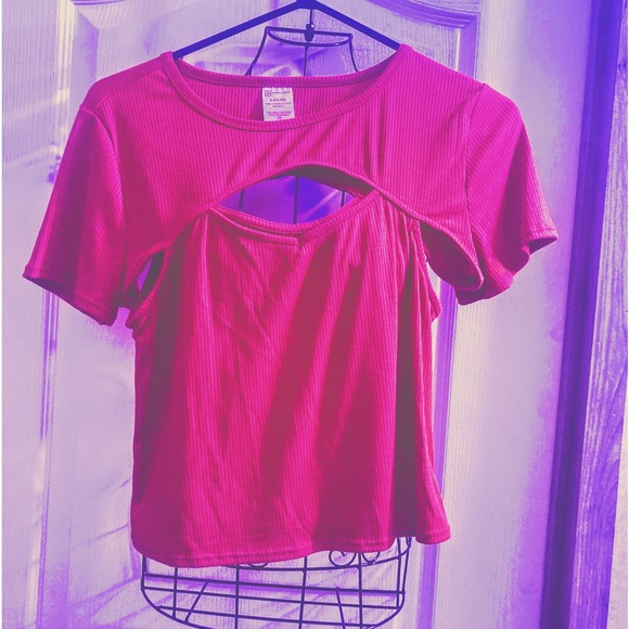 Red Cutout T-Shirt with Short Sleeves - Picture 3 of 3